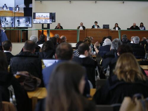 Mafia Capitale, giudici in camera di consiglio. Anche la Raggi in aula