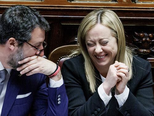 Sondaggi, terremoto in vista dei ballottaggi. FdI-Lega gelano Schlein