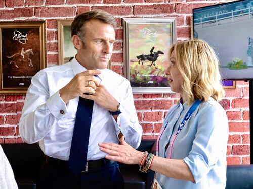 Parigi 2024, alle Follimpiadi tutti contro il Cio. E Meloni vede Macron