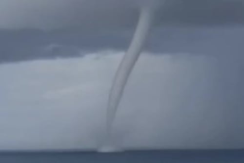 Piombino, impressionante tromba d'aria: il video lascia di stucco