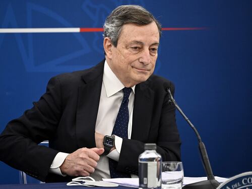 Mario Draghi fa il premier gratis, risparmiati 80 mila euro di Conte