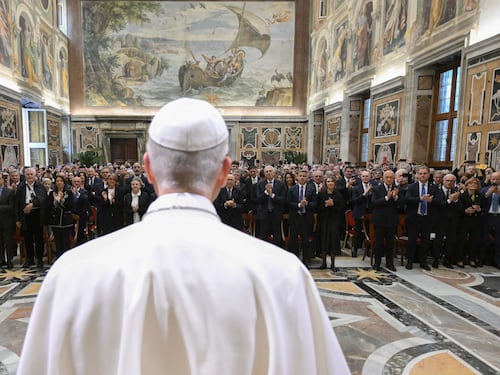 Leone fa piazza pulita e "archivia" Bergoglio: dopo Giustizia e Ior tocca alla Comunicazione