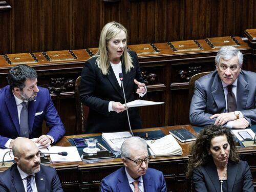 Migranti, Meloni alla Camera: “La sinistra per fini politici calunnia l’Italia intera"