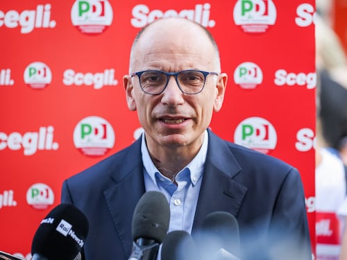 Letta scivola su Maganov. Autogol social: travolto dai messaggi su David Rossi e Mps