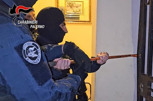 Palermo, pizzi e intimidazioni mafiose. Arrestata la "banda del Kalashnikov"