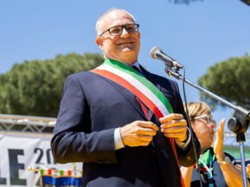25 Aprile, Gualtieri contestato: "Il fascista sei tu! Stai vendendo Roma"