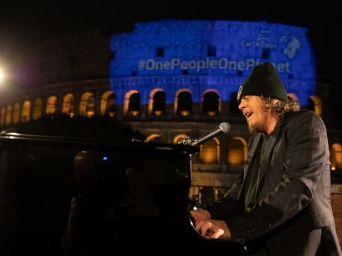 Stasera Zucchero canta Bono Vox al Colosseo