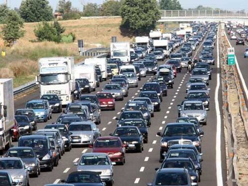 Camion si ribalta, traffico bloccato sull'autostrada tra Roma Nord e Orte