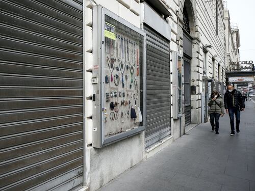 Vieni avanti decretino. Sostegni, i 32 miliardi sono pochi e arrivano tardi