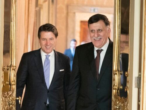 Libia, Haftar annuncia il cessate il fuoco. Al Serraj da Conte: ma si ritiri