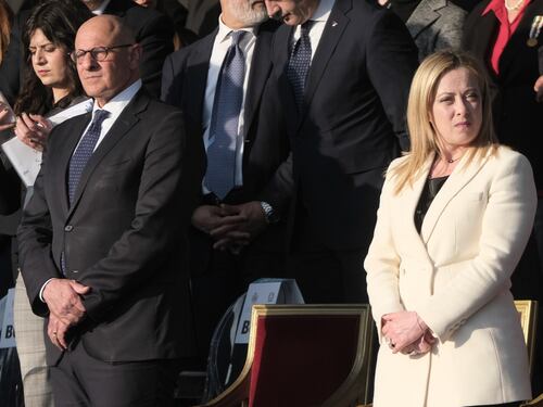 “Fosse Ardeatine? Sinistra alla canna del gas”. Rampelli denuncia la guerra a Meloni