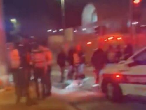Terrore a Gerusalemme, palestinese fa strage in sinagoga. E Hamas esulta