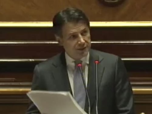 Conte: Savoini era al seguito di Salvini. Protesta M5S