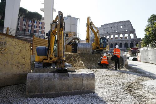 Roma, ancora ritardi per la Metro C a Colosseo: niente Giubileo, slitta tutto