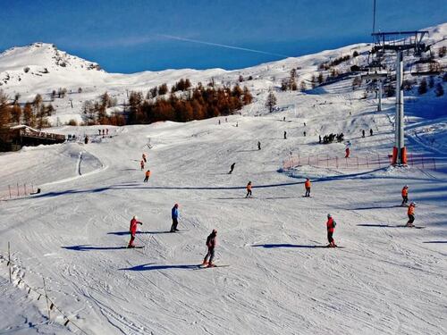 Sestriere: bimba romana si schianta sugli sci e muore