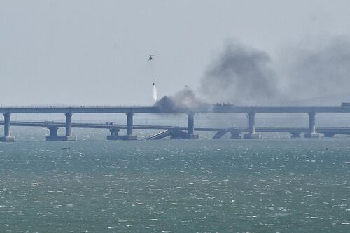 Kiev rivendica gli attacchi al ponte di Crimea e diffonde i video inediti