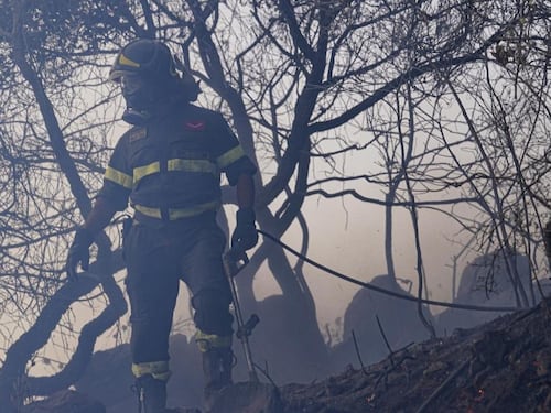 Sardegna, in fiamme anche il resort di Temptation Island. Lettere anonime e liquido infiammabile, il sospetto choc