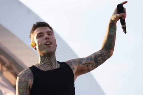 Fedez, il concerto a sorpresa è a rischio "scintille": chi trova sul palco