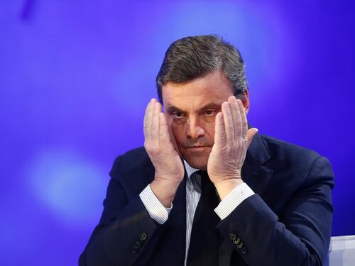 Calenda asfalta Renzi e il Pd: "Dilettanti allo sbaraglio". Poi offre una mano a Conte