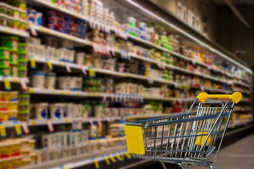 Istat, il rialzo dei prezzi mette in crisi le famiglie: forte diminuzione delle vendite al dettaglio