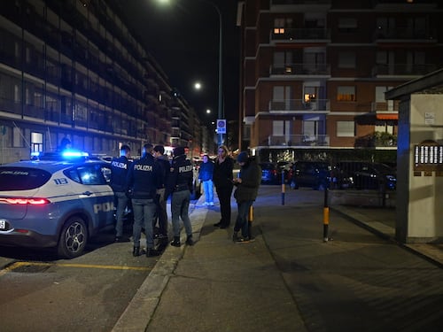 Roma, auto in fuga da posto di blocco provoca frontale: famiglia distrutta