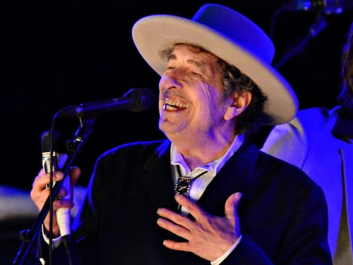 Bob Dylan snobba il Nobel Parla un accademico: "Maleducato e ignorante"