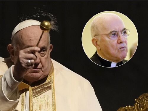 Viganò sotto processo: "Scisma". Le accuse a Bergoglio e il pugno duro del Vaticano