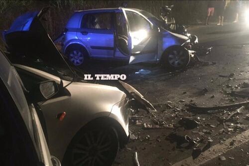 Scontro frontale tra auto, due morti ad Ardea