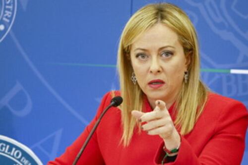 Università, foto di Salvini bruciate. Solidarietà da Meloni e Schifani: "Gesto grave"