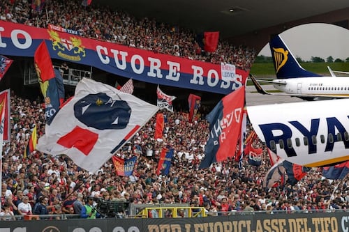 Calcio, il Genoa risponde allo sfottò social di Ryanair: “Brutte notizie per voi”
