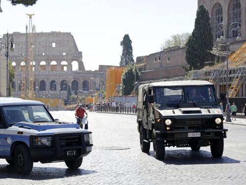 Allarme degli 007 per le elezioni: "Rischio razzismo sulle Europee"