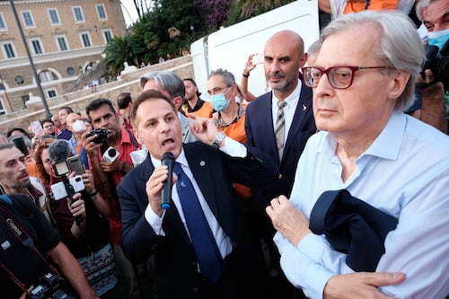 Lega, Armando Siri boccia i vaccini: "Farmaci che si sono rivelati un mezzo fallimento"