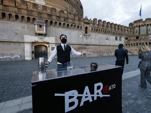 Il Lazio torna zona gialla da lunedì: riaprono i bar e i ristoranti a pranzo