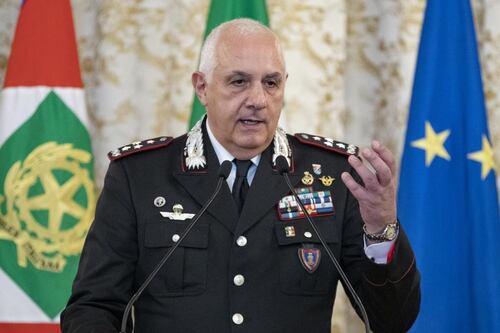 Truffe via chat, provano a raggirare il comandante dei carabinieri: denunciati