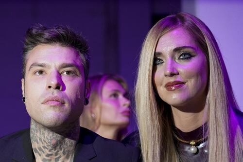 Chiara Ferragni e Fedez, come arrivano in spiaggia: bufera per la foto a Ibiza