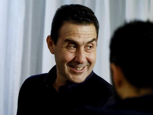 Roberto Vannacci in campo: "Inizia il combattimento". E per ora non lascia l'esercito