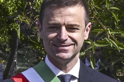 Sindaco arrestato mentre intasca mazzetta. Chi è "Lello il sensitivo"