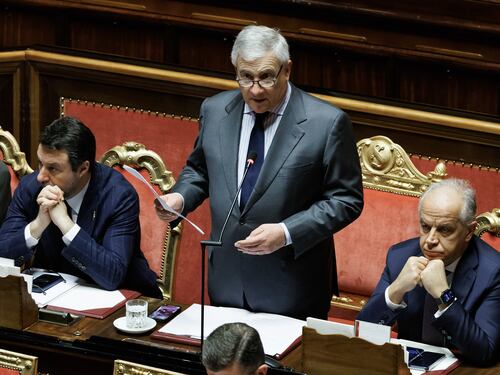 Iran, la Farnesina ai 600 italiani: "Lasciate il Paese"
