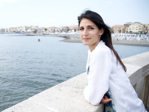 Virginia Raggi, scaricabarile sui rifiuti. Ma con lei la Tari schizza alle stelle