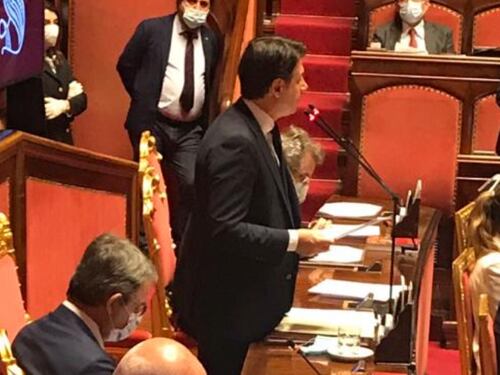Da Conte irritante ai somari grillini. Con le mascherine di Sileri la cronaca di Gasparri è irresistibile