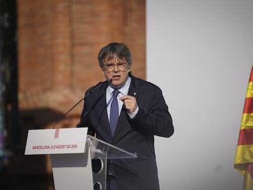 Puigdemont “è al sicuro”. Fuga completata, l’indipendentista è fuori dalla Catalogna