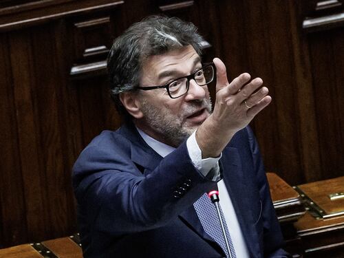 Manovra, Giorgetti avverte i ministri: “Fate proposte di tagli altrimenti farò io il cattivo”