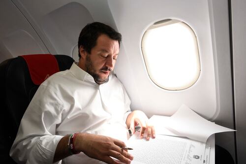 Immigrati, Salvini avverte l'Europa: "Ci aiuti oppure altre vie"