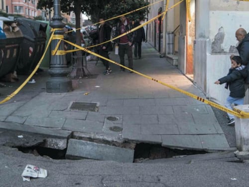 Parioli, anziana inghiottita dalla buca nel marciapiede