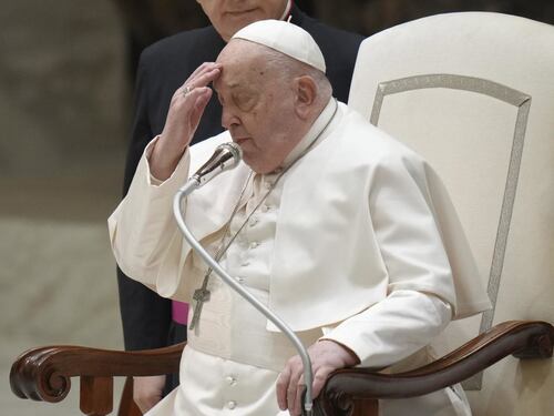 Papa Francesco, condizioni stabili: "Nessuna insufficienza respiratoria"