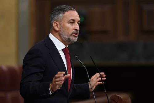 Spagna, guai per Sanchez dal sondaggio: PP e Vox superano la maggioranza assoluta