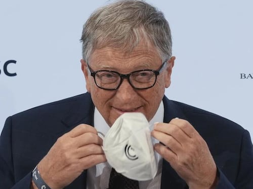La prossima pandemia non sarà per un coronavirus, Bill Gates prevede un nuovo disastro: "Investiamo sui vaccini"