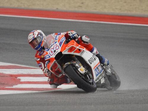 MotoGP: Dovizioso vince sotto la pioggia e batte Marquez all'ultima curva