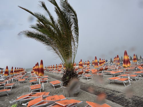 Tromba d'aria in Salento, terrore tra i bagnanti