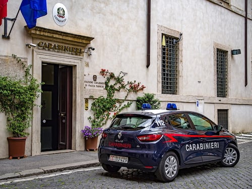 Roma, i Nas chiudono una casa di riposo abusiva. Irregolare pakistano in cucina e anziani chiusi dentro